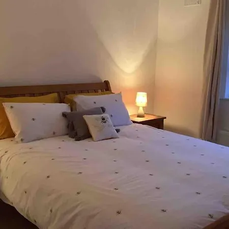 Bumblebee بيت للعطل *