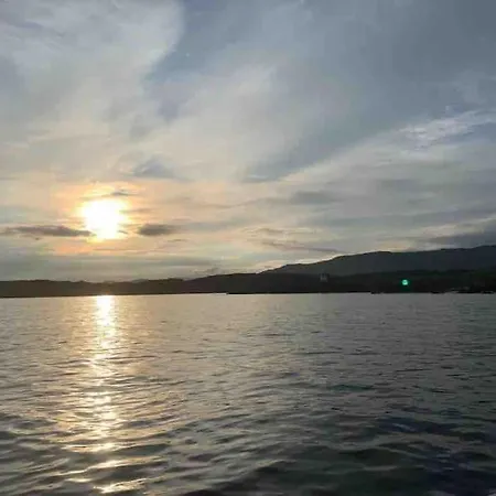 بيت للعطل Bumblebee